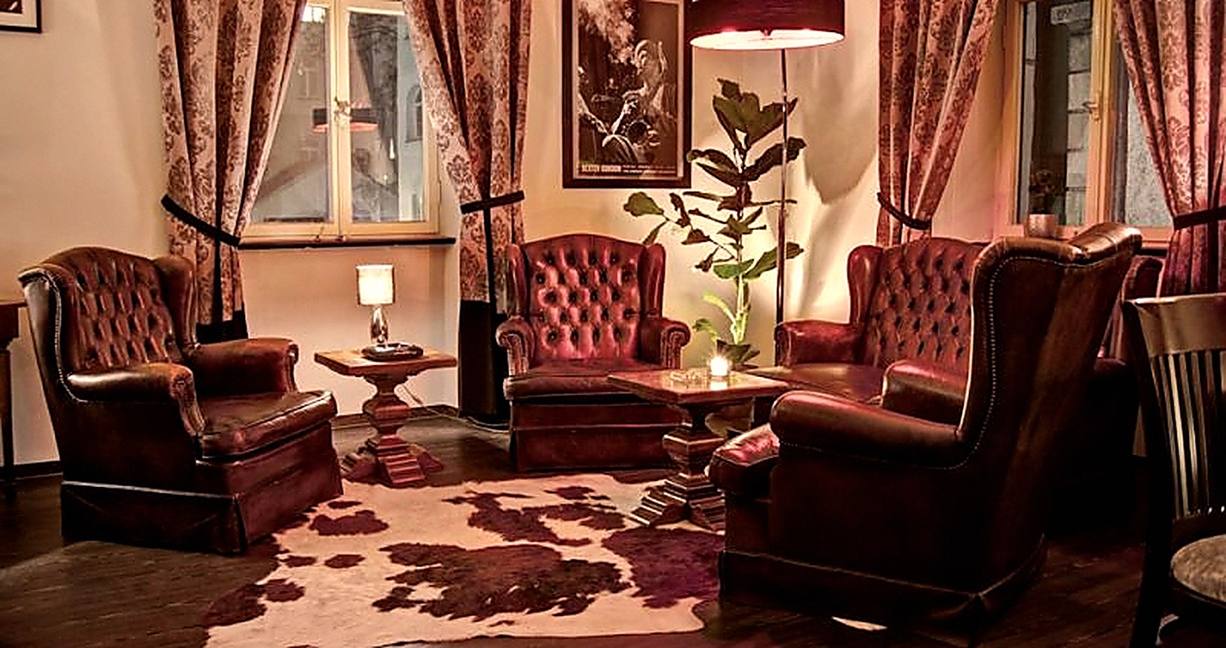 Lederlounge mit Clubsesseln
